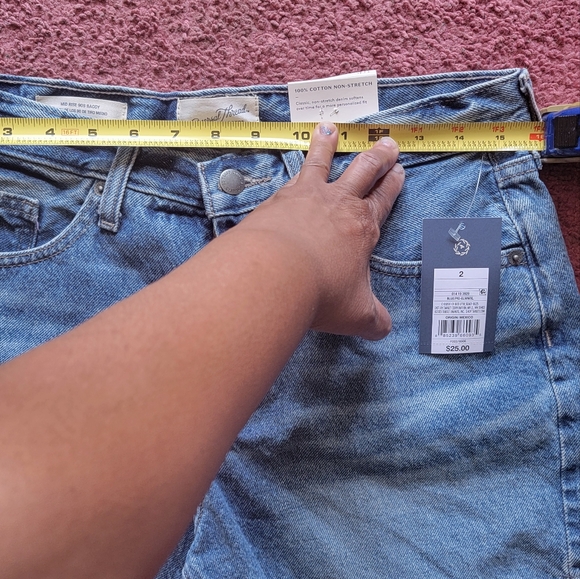 UNIVERSAL THREAD Baggy jean short short. SIZE 2 - Picture 5 of 5